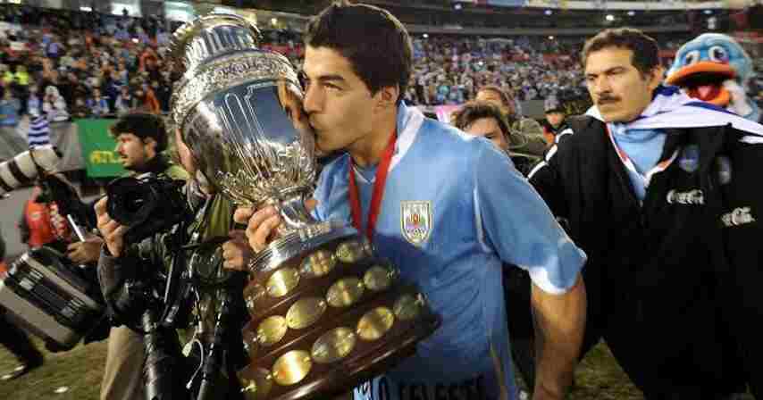 Remembering Luis Suarez's Best Moments for Uruguay